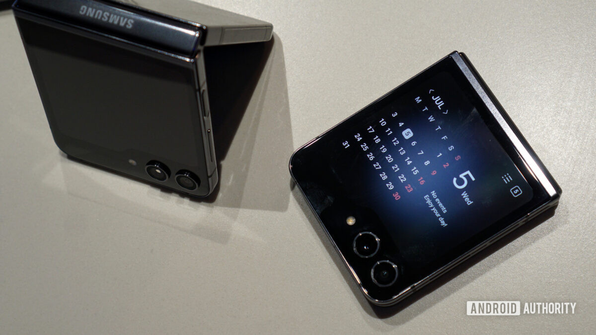 Poll: Is the Samsung Galaxy Z Flip 5 hot or not?