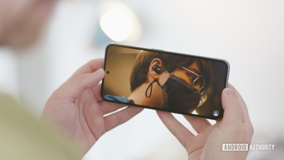 Full screen YouTube video on Nothing Phone 2 Full screen YouTube video on Nothing Phone 2